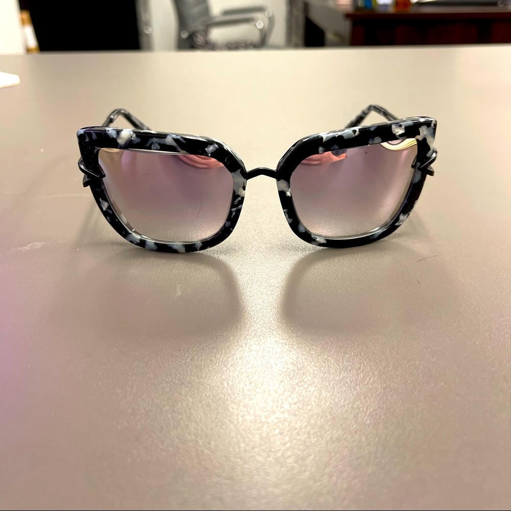 Cat-eye Kendall + Kylie Bianca sunnies